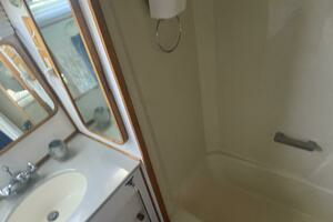 1989 Chris-Craft 427 Catalina thumbnail 10