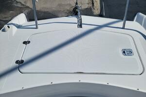 Photo 3931105 for 2001 Glacier Bay 2640 Renegade  