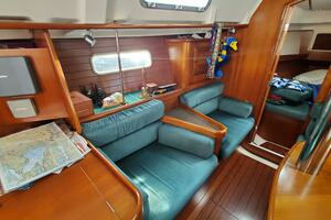 2000 Beneteau 361 thumbnail 40