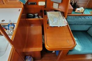 2000 Beneteau 361 thumbnail 39