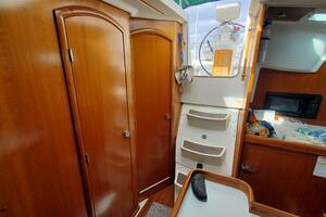 2000 Beneteau 361 thumbnail 47