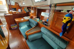 2000 Beneteau 361 thumbnail 44