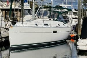 2000 Beneteau 361 thumbnail 1
