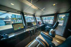 1992 Crescent Custom Yachts Custom thumbnail 38