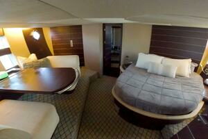 2011 Azimut 68S thumbnail 12