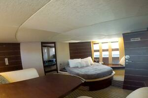 2011 Azimut 68S thumbnail 15