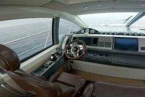 2011 Azimut 68S thumbnail 4
