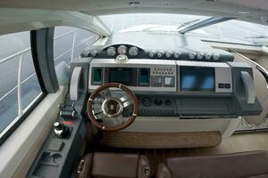 2011 Azimut 68S thumbnail 5