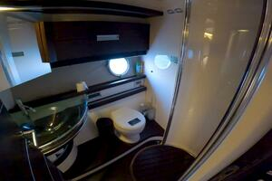 2011 Azimut 68S thumbnail 23