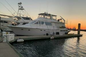 1988 Viking Motor Yacht thumbnail 5