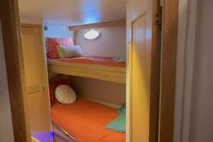 1988 Viking Motor Yacht thumbnail 37