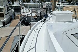 1988 Viking Motor Yacht thumbnail 31