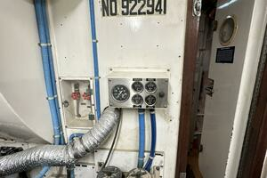 1988 Viking Motor Yacht thumbnail 63