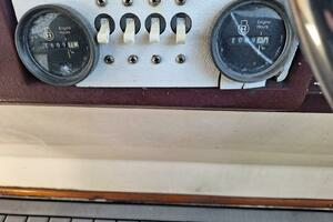 1985 Sea Ray 390 Express Cruiser thumbnail 6