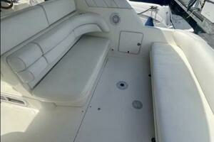 1996 Sea Ray 330DA thumbnail 4
