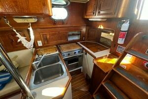 1986 Pacific Seacraft 37 thumbnail 5