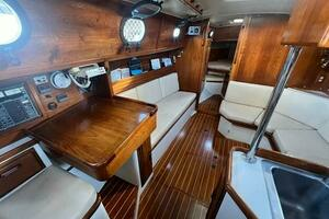 1986 Pacific Seacraft 37 thumbnail 6