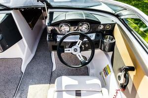 18ft Four Winns Yacht For Sale
