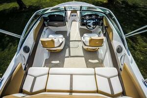 18ft Four Winns Yacht For Sale