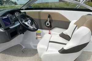18ft Four Winns Yacht For Sale