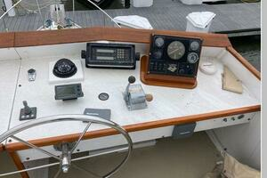 1984 Duffy Flybridge Cruiser thumbnail 19