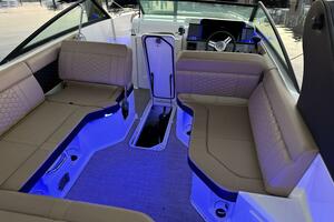 Photo 3977890 for 2018 Sea Ray 250 SDX  