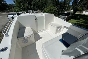 SeaVee 32 Cuddy Diesel-Foredeck