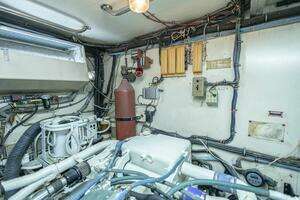 1989 Hatteras Cockpit Motor Yacht thumbnail 51