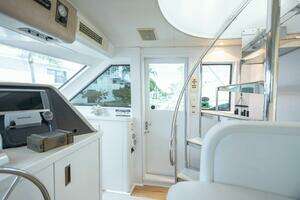 1989 Hatteras Cockpit Motor Yacht thumbnail 18