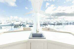 1989 Hatteras Cockpit Motor Yacht thumbnail 42