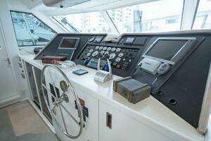 1989 Hatteras Cockpit Motor Yacht thumbnail 16