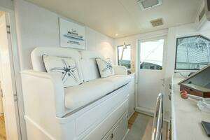 1989 Hatteras Cockpit Motor Yacht thumbnail 15