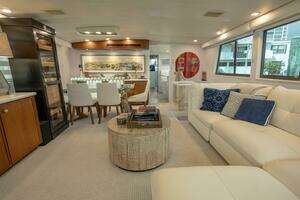 1989 Hatteras Cockpit Motor Yacht thumbnail 7