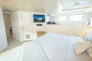 1989 Hatteras Cockpit Motor Yacht thumbnail 23