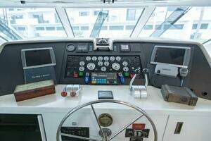 1989 Hatteras Cockpit Motor Yacht thumbnail 17