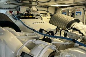 2008 Hatteras 77 Enclosed Bridge thumbnail 30