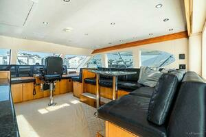 2008 Hatteras 77 Enclosed Bridge thumbnail 16