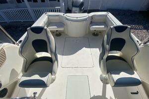 Photo 3995325 for 2005 Seaswirl Striper 2101 Dual Console OB  