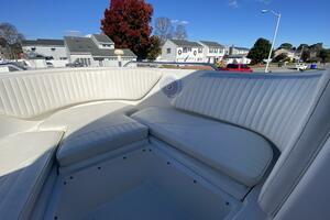 Photo 3995329 for 2005 Seaswirl Striper 2101 Dual Console OB  