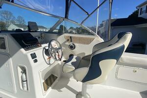 Photo 3995323 for 2005 Seaswirl Striper 2101 Dual Console OB  