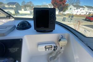 Photo 3995327 for 2005 Seaswirl Striper 2101 Dual Console OB  