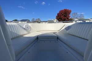 Photo 3995328 for 2005 Seaswirl Striper 2101 Dual Console OB  