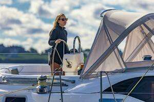 2008 Oyster Yachts thumbnail 8