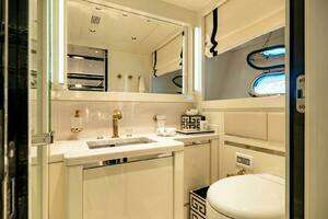 2013 Overmarine Mangusta 108 thumbnail 29