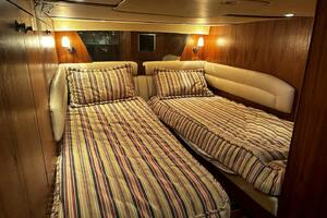 2008 Tiara Yachts thumbnail 11