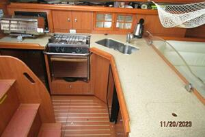 2008 Hunter H41 Deck Salon thumbnail 41