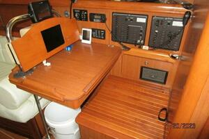 2008 Hunter H41 Deck Salon thumbnail 42