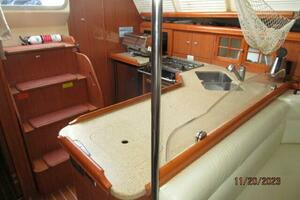 2008 Hunter H41 Deck Salon thumbnail 40