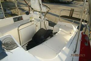 2008 Hunter H41 Deck Salon thumbnail 23