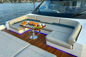 2024 Fairline Squadron 68 thumbnail 13